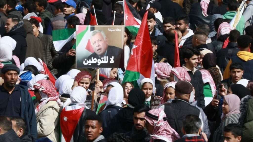 جريدة الاخبار 24 % - الملك عبدالله الثاني استقبال شعبي وموقف ثابت تأكيدا على الهوية الوطنية