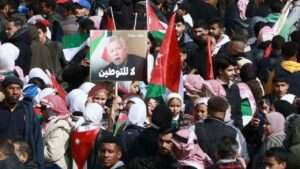 جريدة الاخبار 24 % - الملك عبدالله الثاني استقبال شعبي وموقف ثابت تأكيدا على الهوية الوطنية