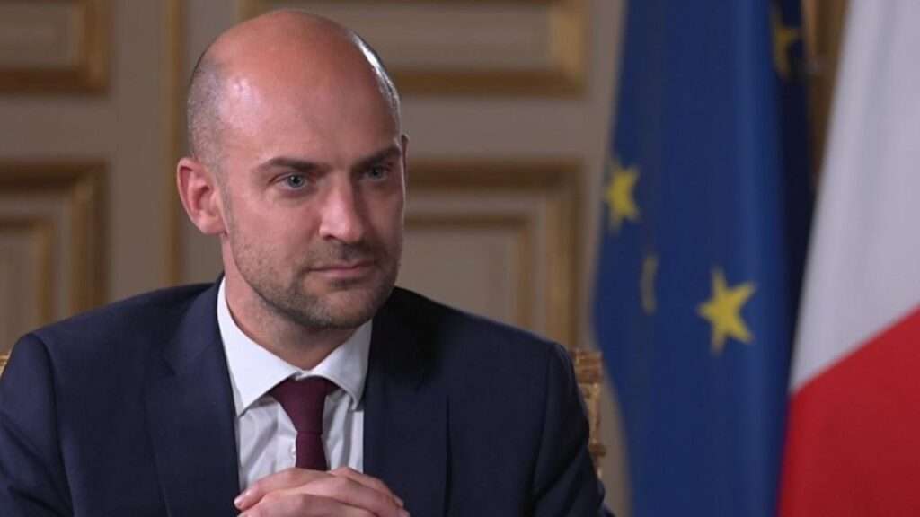 وزير الداخلية الفرنسي يقترح تقليص التأشيرات كإجراء ضد الجزائر - 2026 جريدة الاخبار 24 % - وزير الداخلية الفرنسي يقترح تقليص التأشيرات كإجراء ضد الجزائر