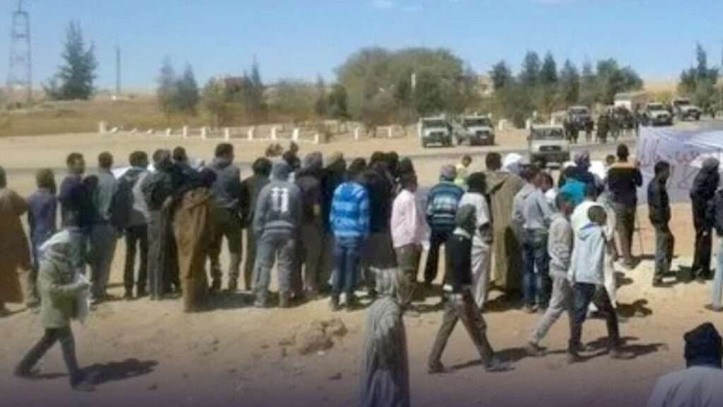 جريدة الاخبار 24 % - غضب المحتجين بتندوف البوليساريو تتخبط في أزمات الفساد والانهيار من الداخل