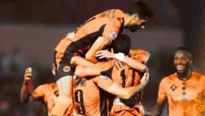 جريدة الاخبار 24 % - فريق نهضة بركان يتوج بلقب الدوري بعد التعادل أمام نظيره اتحاد تواركة