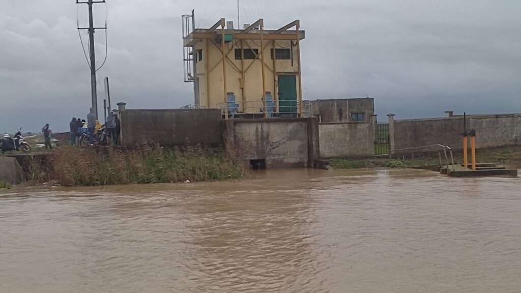 جريدة الاخبار 24 % - فيضان نهر رضم يدمر المحاصيل الزراعية وساكنة جماعة سيدي الكامل تطالب بحلول فعالة