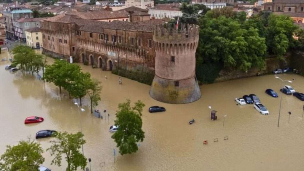 جريدة الاخبار 24 % - أمطار تؤدي إلى فيضانات وانهيارات أرضية بتورينو إيطاليا