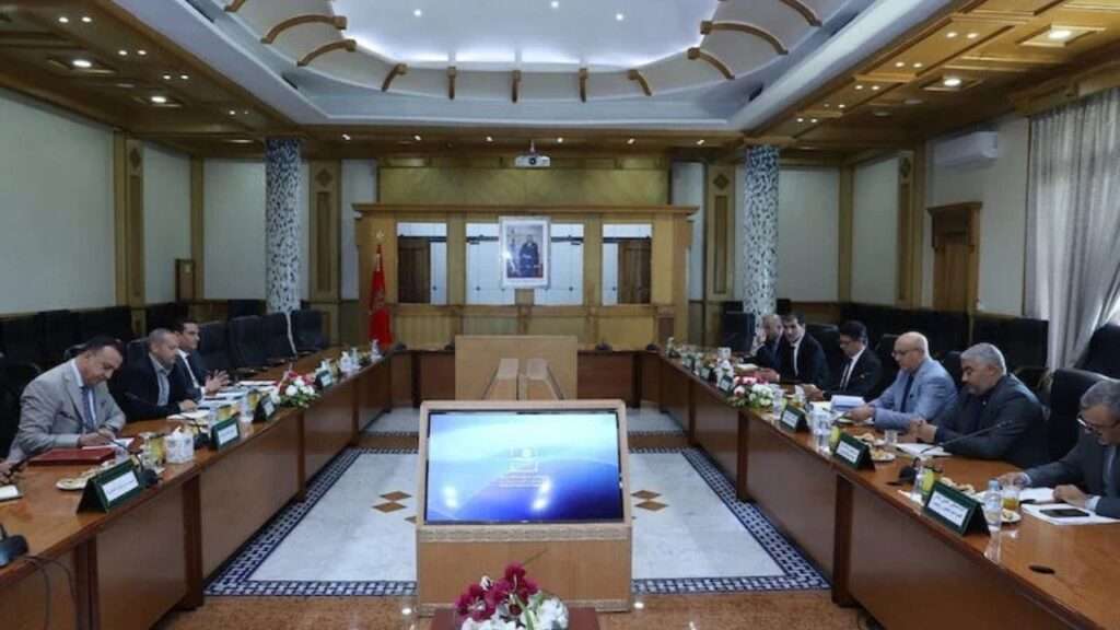 جريدة الاخبار 24 % - وزير الصحة يدعو النقابات لانطلاقة جديدة للحوار الاجتماعي بالقطاع الصحي