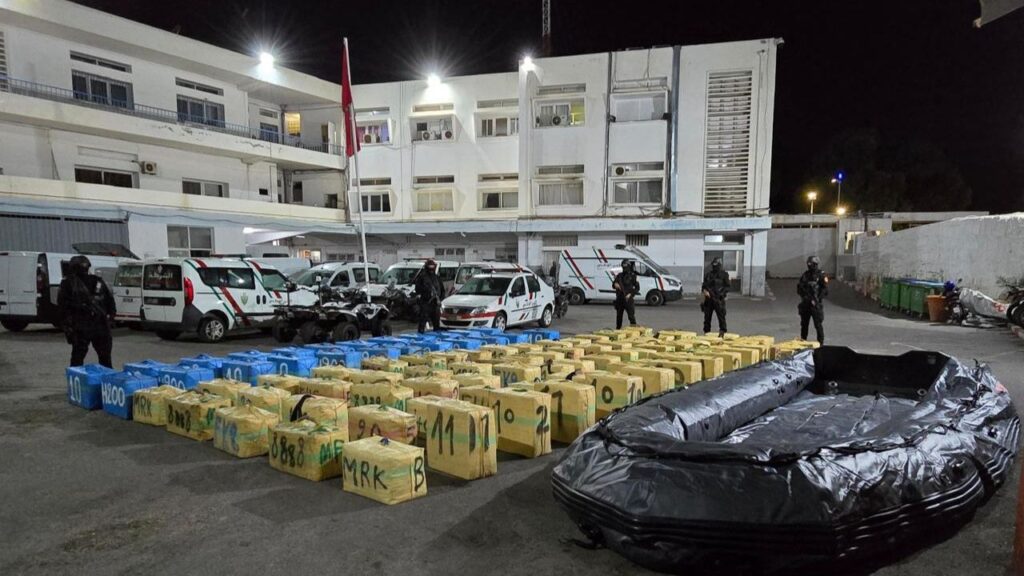 إحباط محاولة تهريب أطنان من الشيرا وتوقيف ستينيا متورطا بضواحي أكادير - 2025 جريدة الاخبار 24 % - إحباط محاولة تهريب أطنان من الشيرا وتوقيف ستينيا متورطا بضواحي أكادير