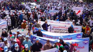 جريدة الاخبار 24 % - الرباط تعيد لعيد الشغل معناه الحقيقي والشارع يكتب بيان الشغيلة بالهتافات