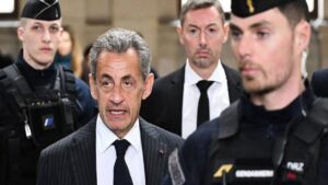 جريدة الاخبار 24 % - العدالة تفرج عن ساركوزي وتنهي مرحلة السوار الإلكتروني