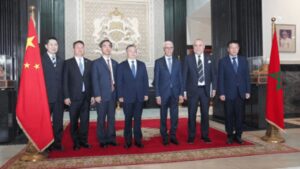 جريدة الاخبار 24 % - رئيس مجلس النواب ومسؤول صيني يناقشان سبل تطوير العلاقات