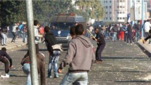 جريدة الاخبار 24 % - شغب جماهيري يعكر أجواء مباراة الوداد والجيش الملكي