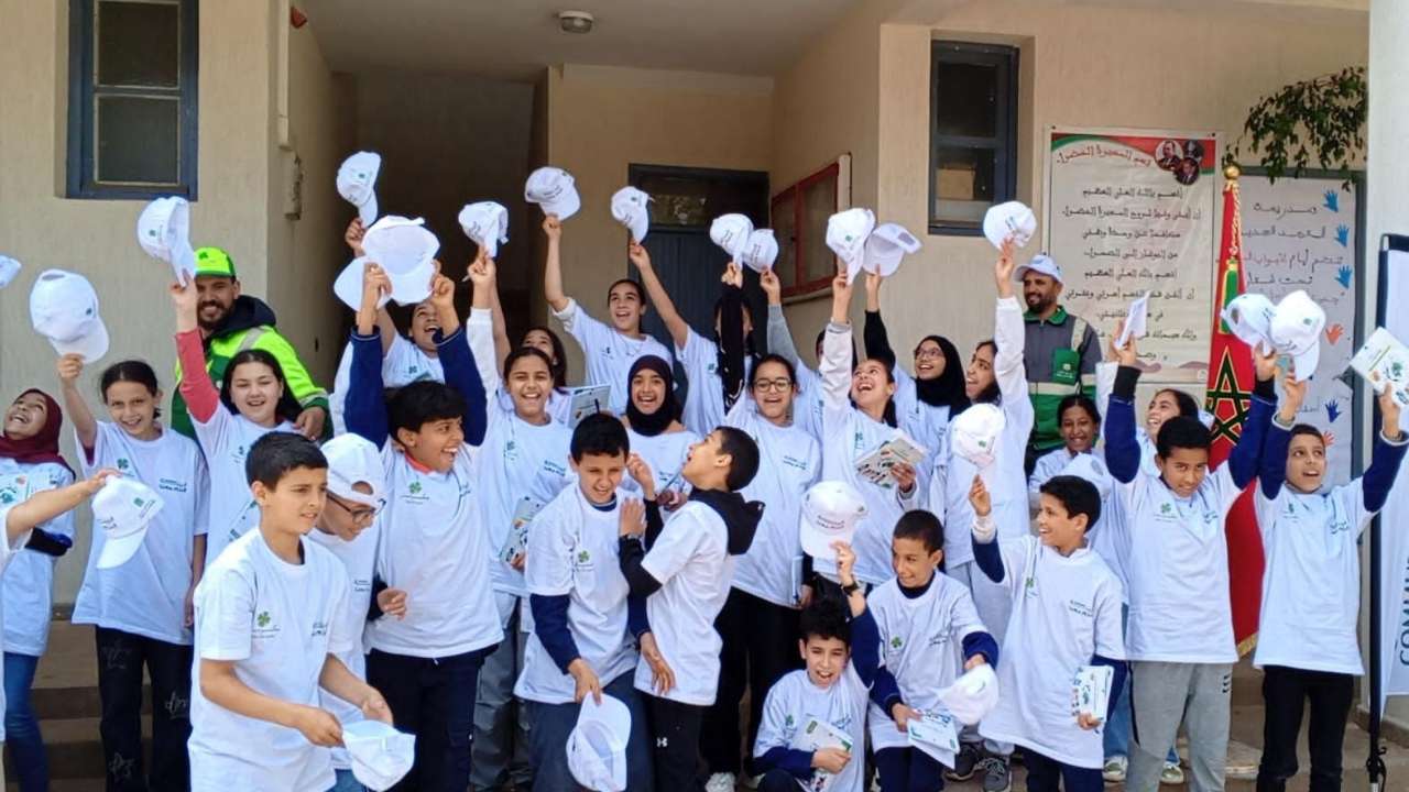 جريدة الاخبار 24 % - شركة مكومار تنظم حملة تحسيسية بيئية تربوية بمؤسسة معمورة