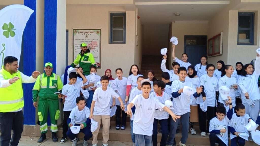 جريدة الاخبار 24 % - شركة مكومار تنظم حملة تحسيسية بيئية تربوية بمؤسسة معمورة