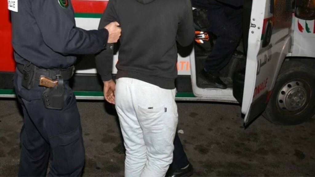 جريدة الاخبار 24 % - أمن تيفلت يوقف ثلاثة مشتبه فيهم لتورطهم في ترويج المخدرات والمؤثرات العقلية