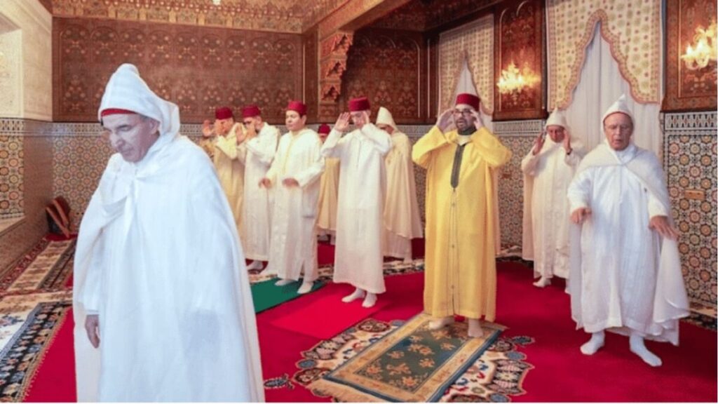 أمير المؤمنين يؤدي صلاة عيد الأضحى المبارك بمسجد الحسن الثاني بمدينة تطوان - 2026 جريدة الاخبار 24 % - أمير المؤمنين يؤدي صلاة عيد الأضحى المبارك بمسجد الحسن الثاني بمدينة تطوان