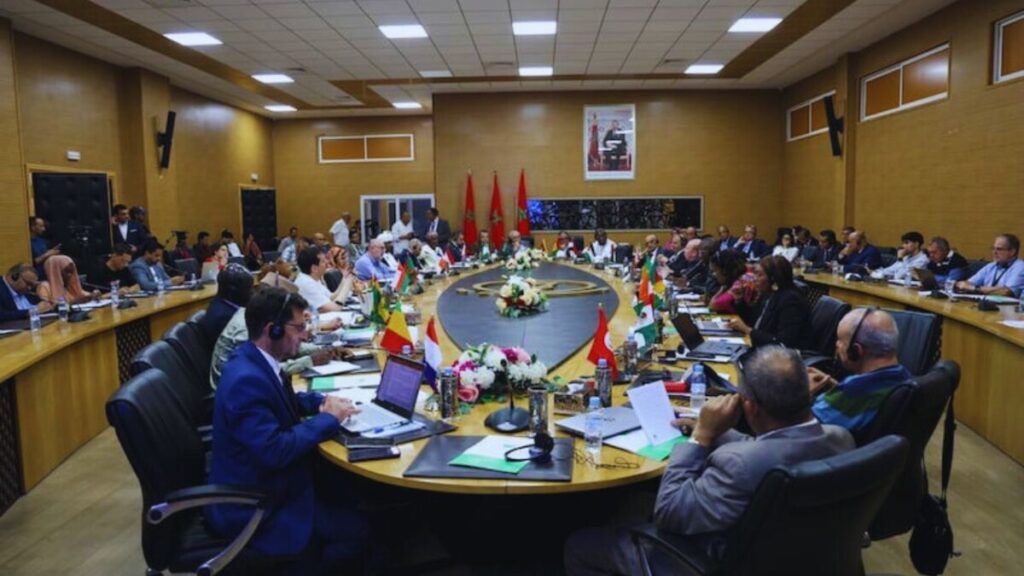 جريدة الاخبار 24 % - الصحافة بين نبل الرسالة والتربية الإعلامية في عصر العتمة الرقمية