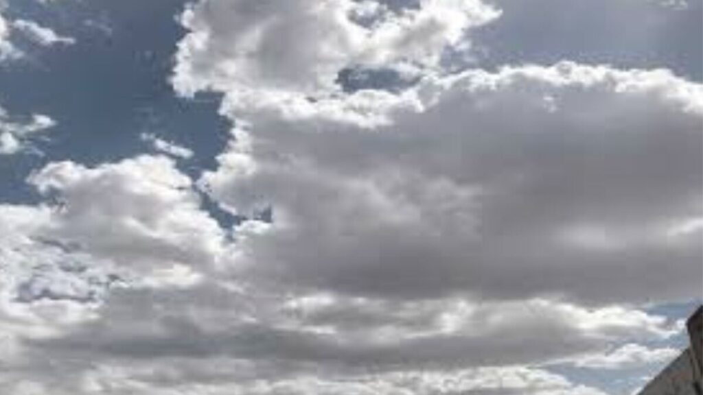 جريدة الاخبار 24 % - حالة الطقس المرتقبة معقدة بين حرارة السطح وبرودة الأعالي