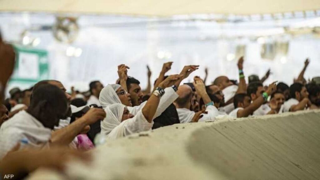 ضيوف الرحمن يرمون الجمرات في منى وسط تنظيم محكم - 2026 جريدة الاخبار 24 % - ضيوف الرحمن يرمون الجمرات في منى وسط تنظيم محكم