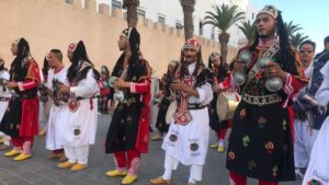 جريدة الاخبار 24 % - مهرجان كناوة يحتفي بوحدة الإيقاع والتنوع الإفريقي بالصويرة