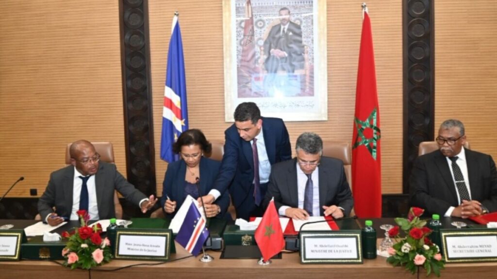 وزيرا العدل المغربي والرأس الأخضر يوقعان مذكرة تفاهم لترسيخ آفاق التعاون - 2025 جريدة الاخبار 24 % - وزيرا العدل المغربي والرأس الأخضر يوقعان مذكرة تفاهم لترسيخ آفاق التعاون