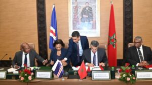 جريدة الاخبار 24 % - وزيرا العدل المغربي والرأس الأخضر يوقعان مذكرة تفاهم لترسيخ آفاق التعاون