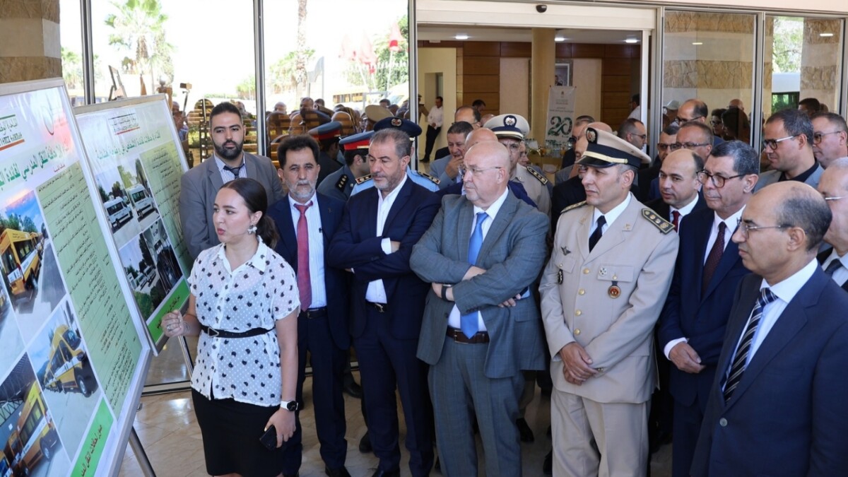 جريدة الاخبار 24 % - عامل اقليم تازة يشرف على تسليم حافلات للنقل المدرسي تخليدا لذكرى عيد العرش المجيد