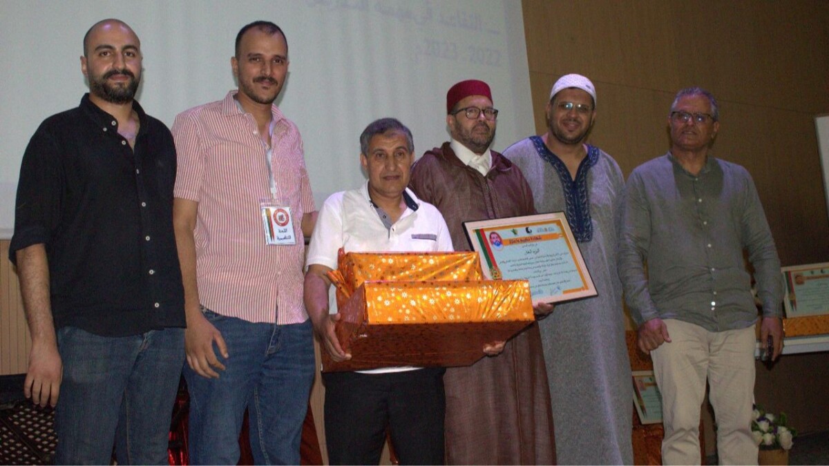 جريدة الاخبار 24 % - حفل تكريم يجسد مسيرة وفاء أساتذة متقاعدين بثانوية ابن عبدون بخريبكة