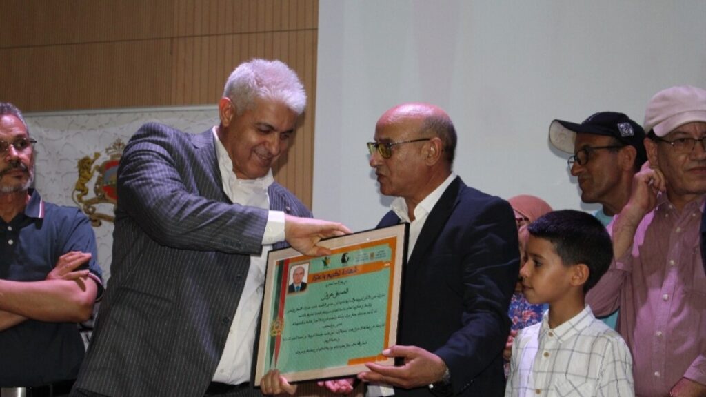 حفل تكريم يجسد مسيرة وفاء أساتذة متقاعدين بثانوية ابن عبدون بخريبكة - 2026 جريدة الاخبار 24 % - حفل تكريم يجسد مسيرة وفاء أساتذة متقاعدين بثانوية ابن عبدون بخريبكة