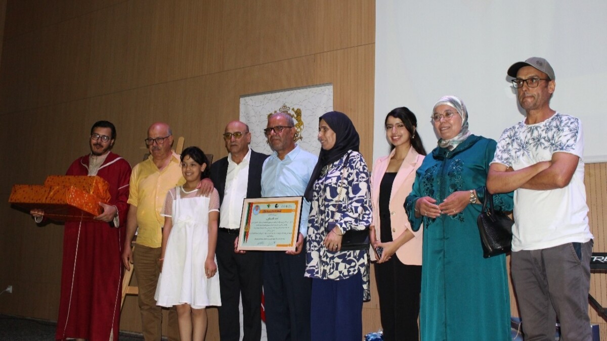 جريدة الاخبار 24 % - حفل تكريم يجسد مسيرة وفاء أساتذة متقاعدين بثانوية ابن عبدون بخريبكة