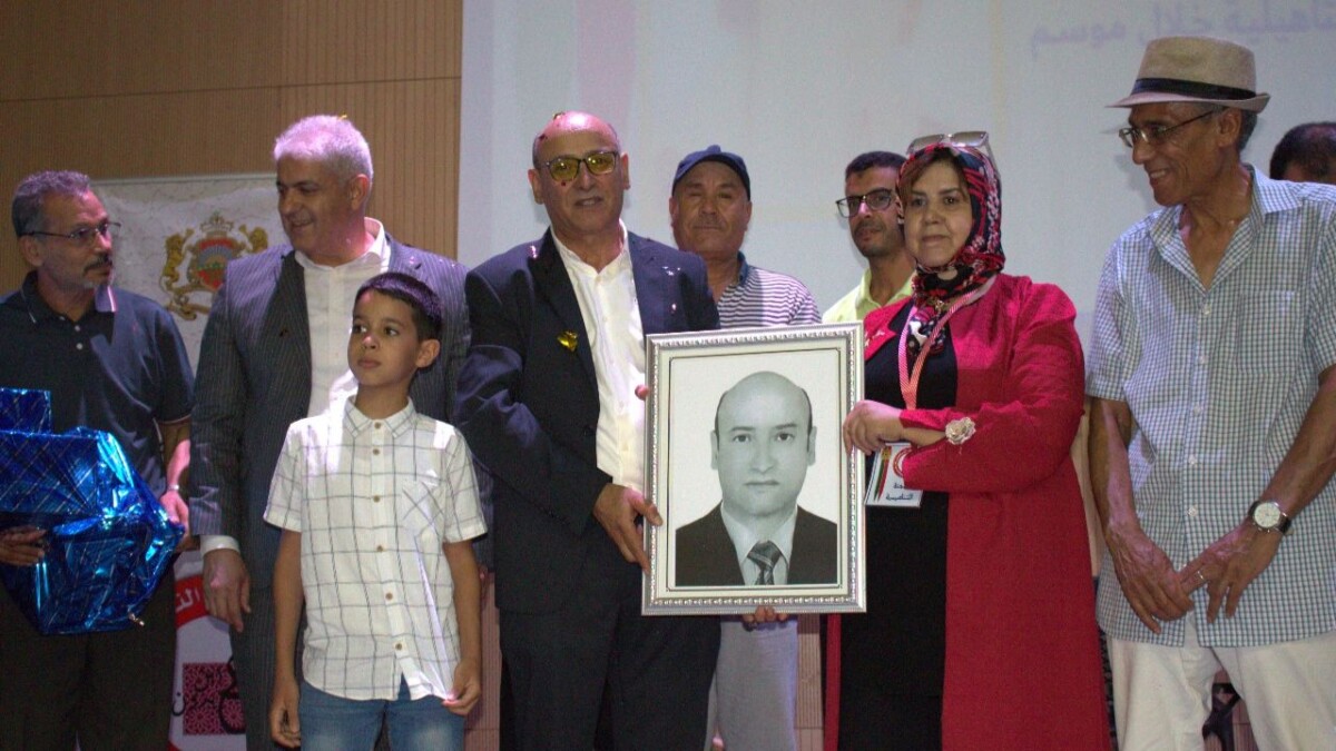 جريدة الاخبار 24 % - حفل تكريم يجسد مسيرة وفاء أساتذة متقاعدين بثانوية ابن عبدون بخريبكة