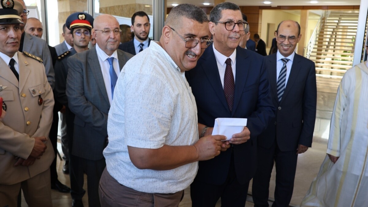 جريدة الاخبار 24 % - عامل اقليم تازة يشرف على تسليم حافلات للنقل المدرسي تخليدا لذكرى عيد العرش المجيد