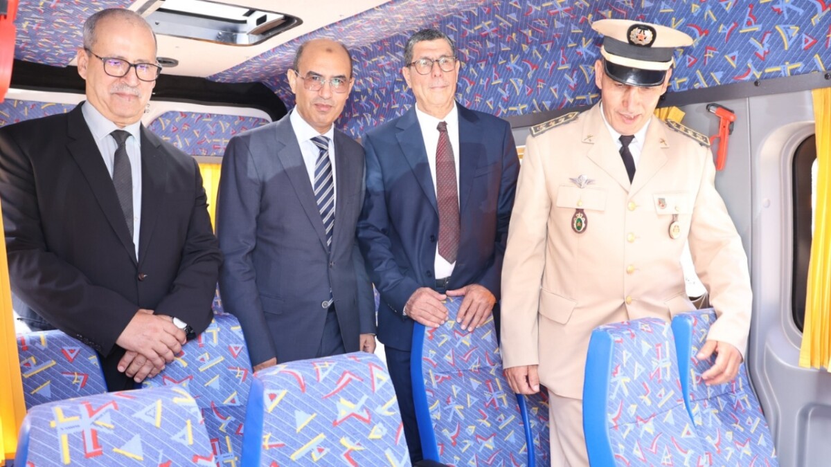 جريدة الاخبار 24 % - عامل اقليم تازة يشرف على تسليم حافلات للنقل المدرسي تخليدا لذكرى عيد العرش المجيد