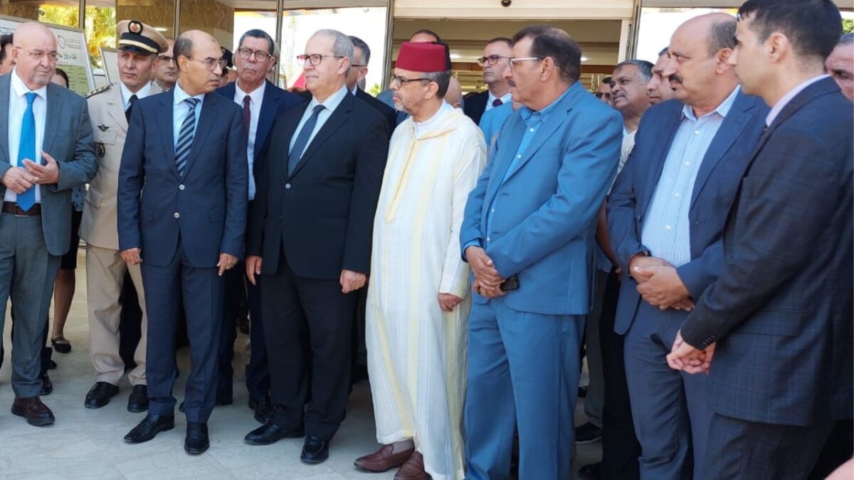 جريدة الاخبار 24 % - عامل اقليم تازة يشرف على تسليم حافلات للنقل المدرسي تخليدا لذكرى عيد العرش المجيد