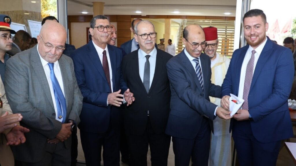 جريدة الاخبار 24 % - عامل اقليم تازة يشرف على تسليم حافلات للنقل المدرسي تخليدا لذكرى عيد العرش المجيد