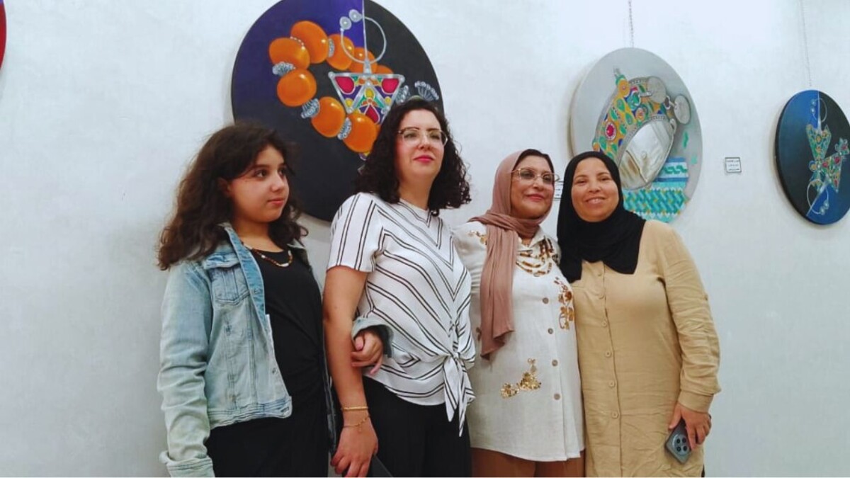 جريدة الاخبار 24 % - مرايا الزمن المغربي معرض تشكيلي يحتفي بالهوية والرموز البصرية