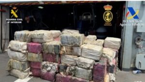 جريدة الاخبار 24 % - اعتراض سفينة محملة بالكوكايين يبرز التعاون الأمني الدولي العابر للحدود