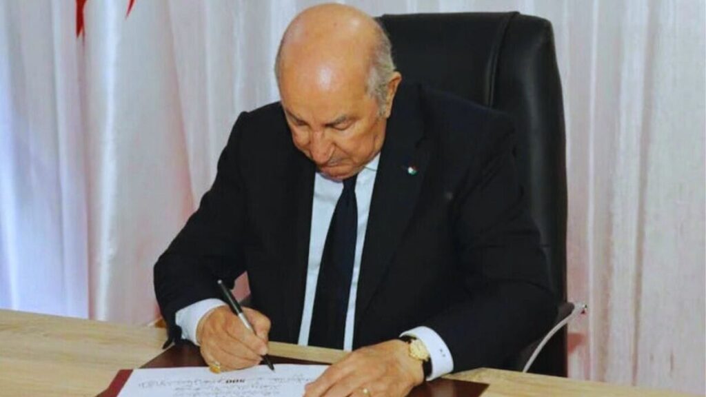 بين قانون التعبئة وفراغ السلطة هل تدار الجزائر من وراء الستار؟ - 2026 جريدة الاخبار 24 % - بين قانون التعبئة وفراغ السلطة هل تدار الجزائر من وراء الستار؟