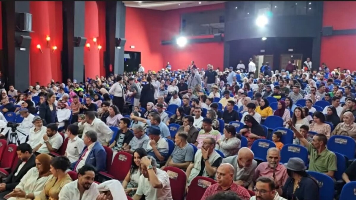 جريدة الاخبار 24 % - مهرجان الرواد الدولي للمسرح بخريبكة عقد من الإشعاع الثقافي والعطاء الفني