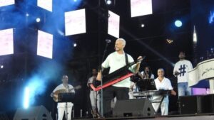 جريدة الاخبار 24 % - مهرجان القنيطرة يحول المدينة الى منصة فنية وحدث جماهيري عالمي