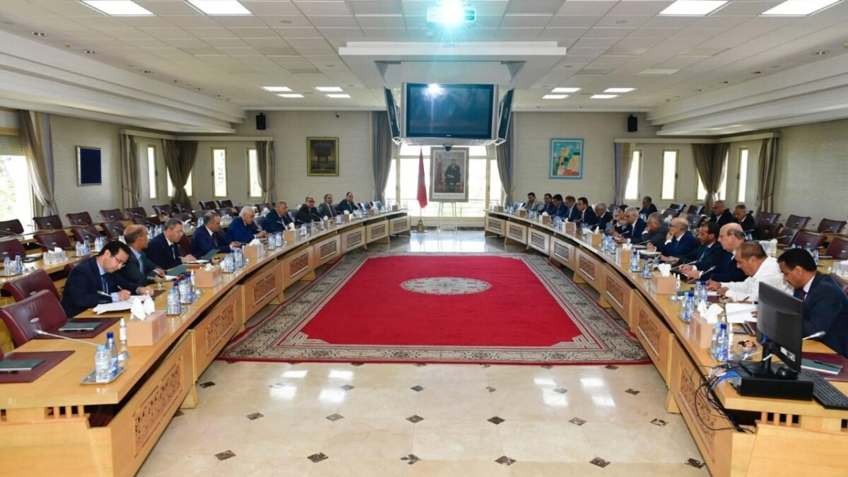 جريدة الاخبار 24 % - وزير الداخلية يعقد اجتماعات مع قادة الأحزاب استعدادا للانتخابات التشريعية