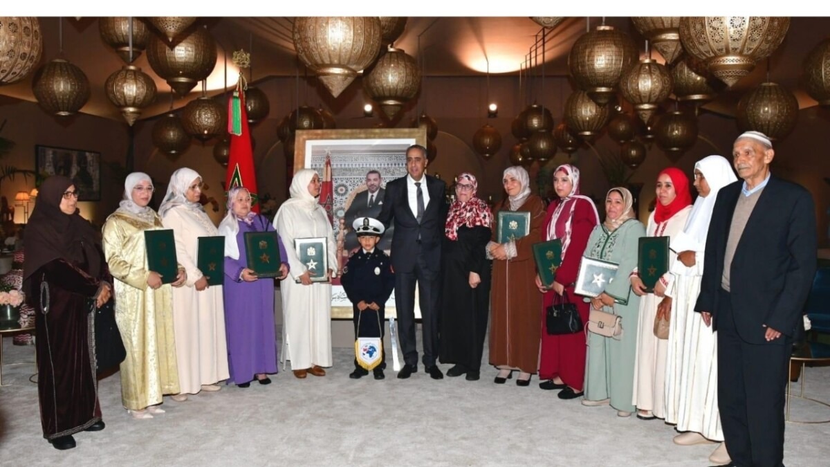 جريدة الاخبار 24 % - عبد اللطيف حموشي يحل بإيموزار لزيارة أسرة شهيد الواجب