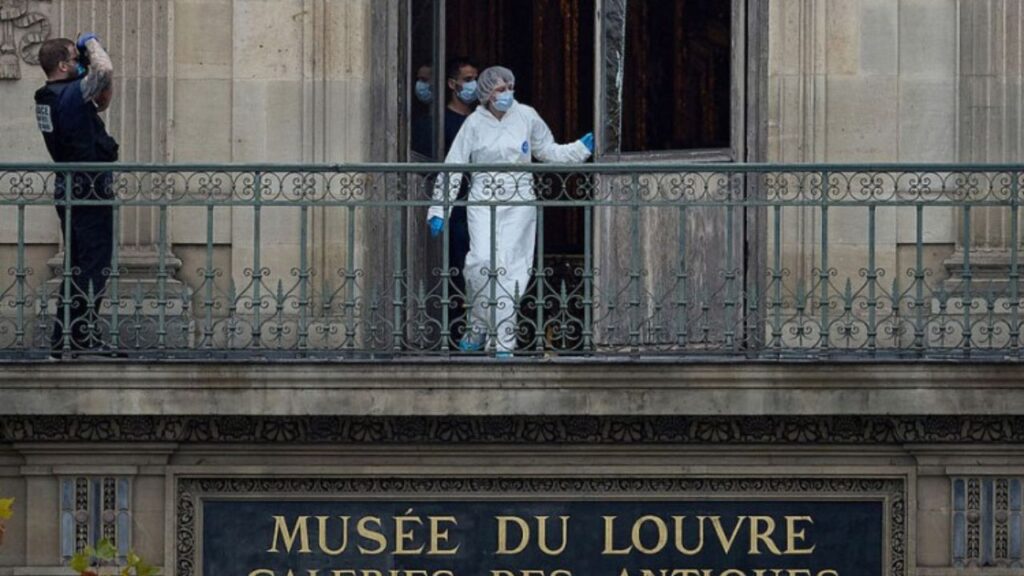 توقيف مشتبه بهم بسرقة متحف اللوفر والاقتراب من العقل المدبر - 2025 جريدة الاخبار 24 % - توقيف مشتبه بهم بسرقة متحف اللوفر والاقتراب من العقل المدبر