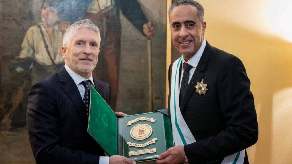 المدير العام للأمن الوطني يوشح بالصليب الأكبر للحرس المدني الإسباني - 2026 جريدة الاخبار 24 % - المدير العام للأمن الوطني يوشح بالصليب الأكبر للحرس المدني الإسباني