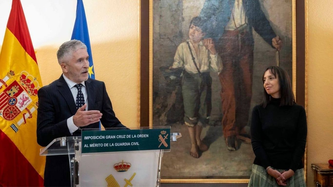 المدير العام للأمن الوطني يوشح بالصليب الأكبر للحرس المدني الإسباني - 2026 جريدة الاخبار 24 % - المدير العام للأمن الوطني يوشح بالصليب الأكبر للحرس المدني الإسباني