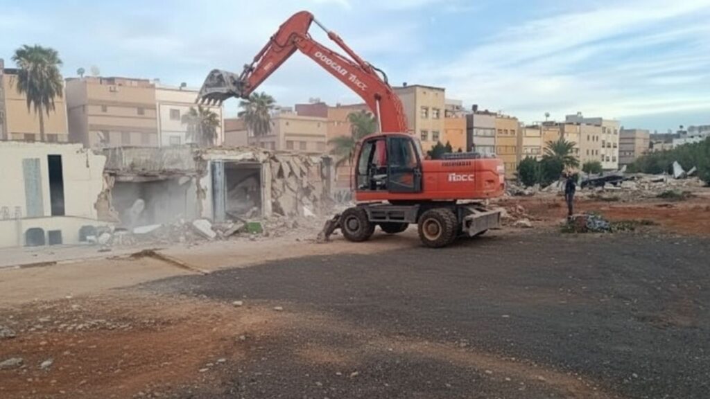 جريدة الاخبار 24 % - حملة هدم مستودعات مواد البناء العشوائية بإقليم النواصر