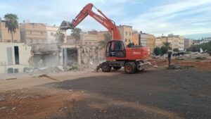 جريدة الاخبار 24 % - حملة هدم مستودعات مواد البناء العشوائية بإقليم النواصر