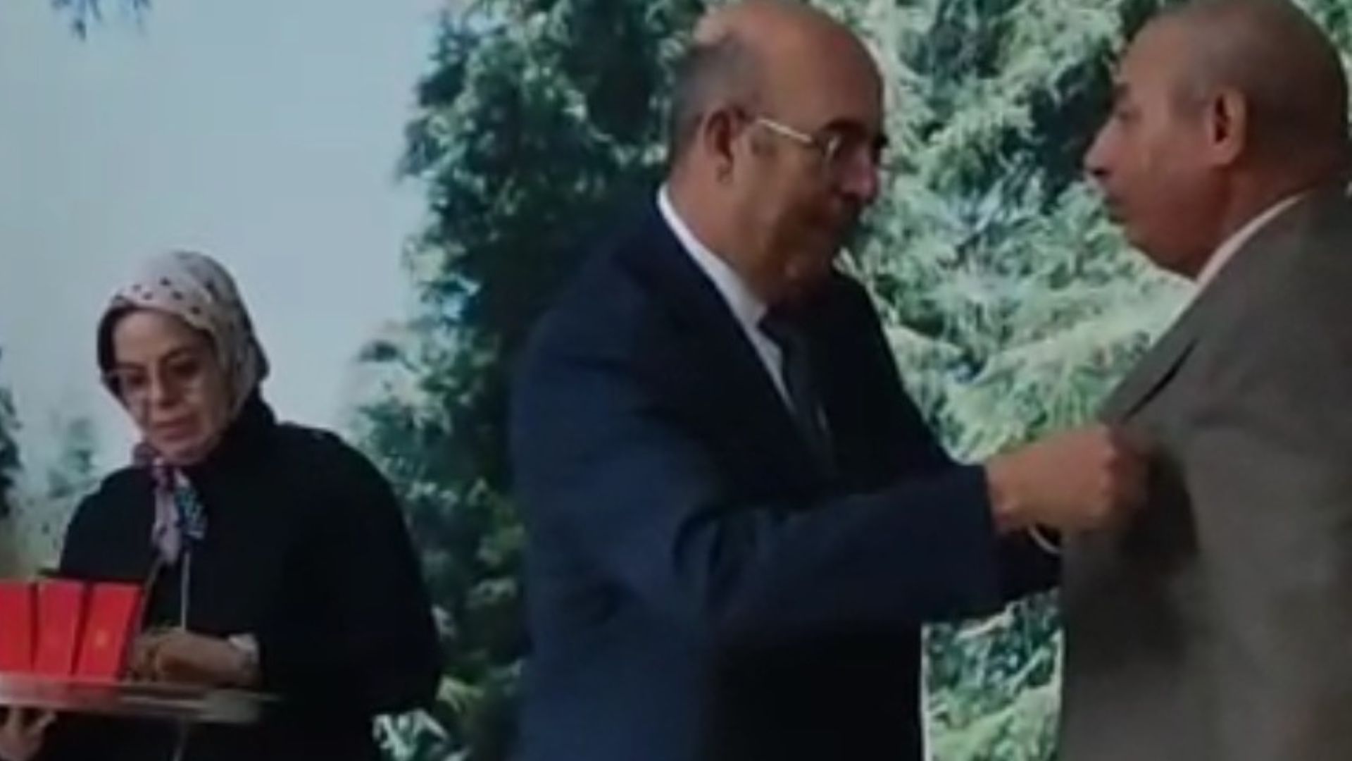 جريدة الاخبار 24 % - التوشيح بوسام ملكي رمز التفاني لحماية الثروات الطبيعية