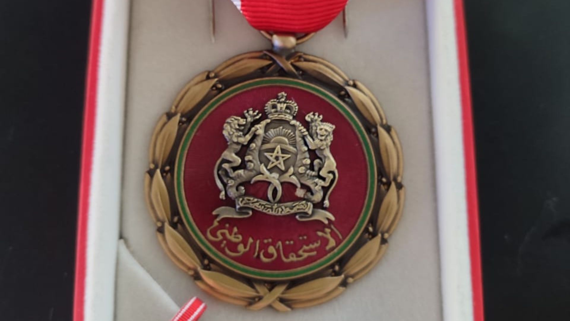 جريدة الاخبار 24 % - التوشيح بوسام ملكي رمز التفاني لحماية الثروات الطبيعية