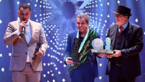جريدة الاخبار 24 % - تكريم عبد الكبير الركاكنة بجائزة النجم المغربي 2025 لمسيرته الفنية