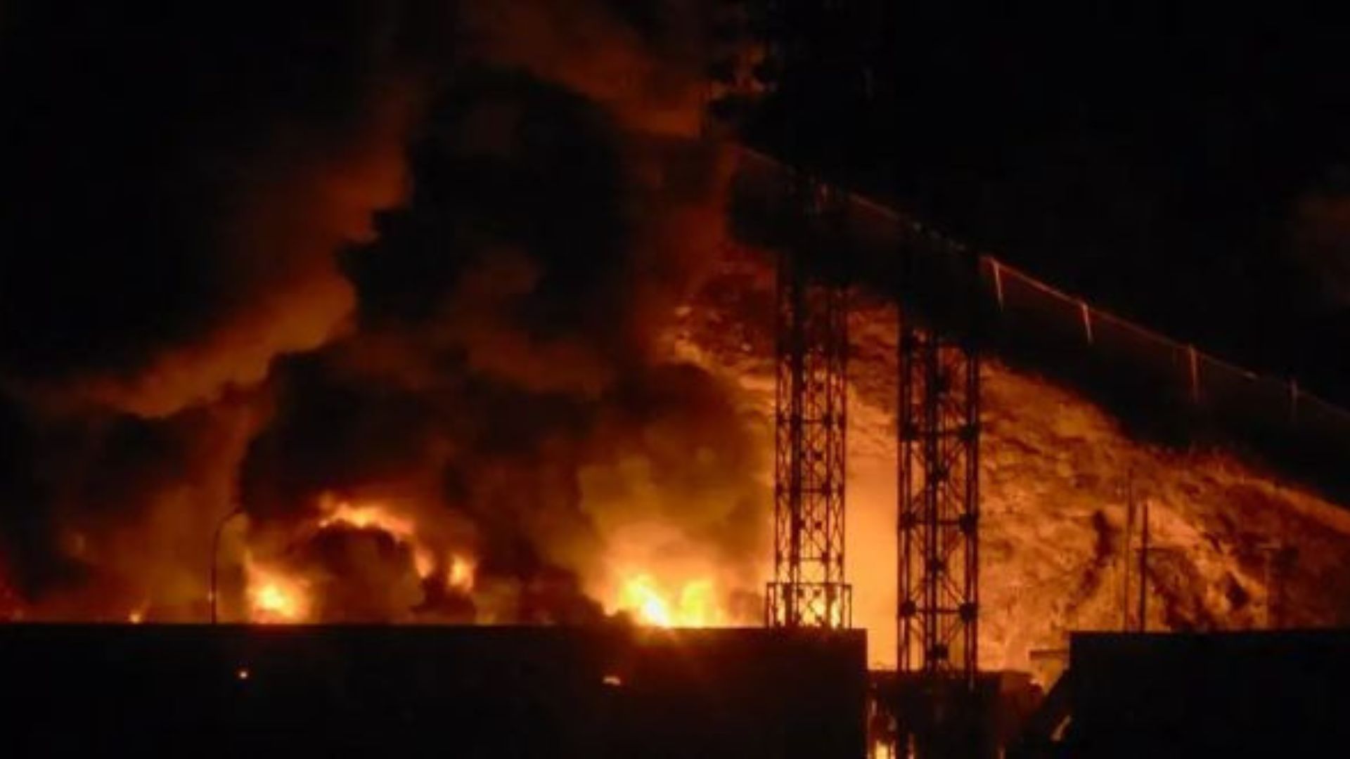 جريدة الاخبار 24 % - واشنطن تشن هجوما جويا على فنزويلا واستهداف مواقع بالعاصمة كاراكاس