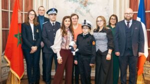 جريدة الاخبار 24 % - صمود طفل مغربي بين العلاج والتكريم في سفارة المغرب بباريس