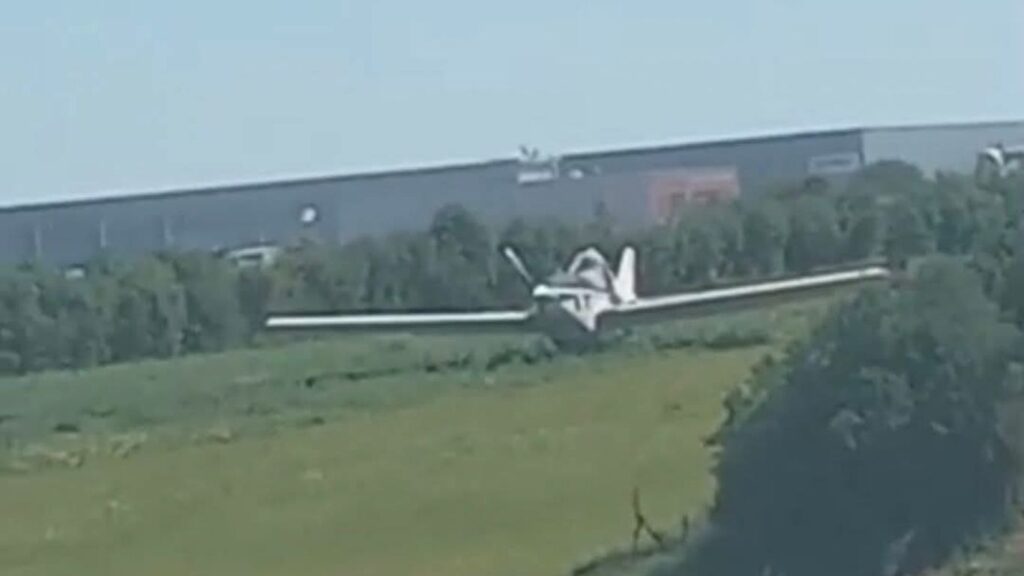 استنفار أمني بعد هبوط اضطراري لطائرة خفيفة ببوقنادل - 2026 جريدة الاخبار 24 % - استنفار أمني بعد هبوط اضطراري لطائرة خفيفة ببوقنادل